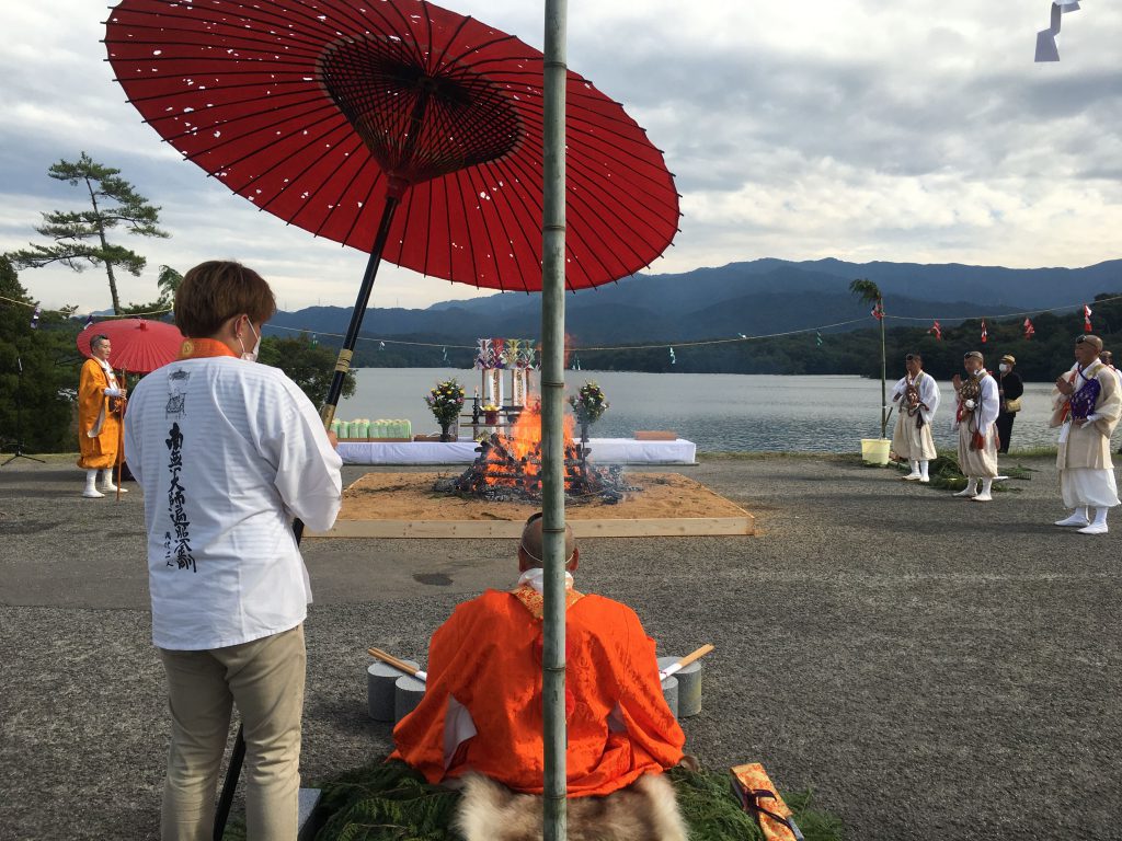 満濃池修築1200年記念柴燈護摩供養四国別格二十霊場会大祇師修法の様子